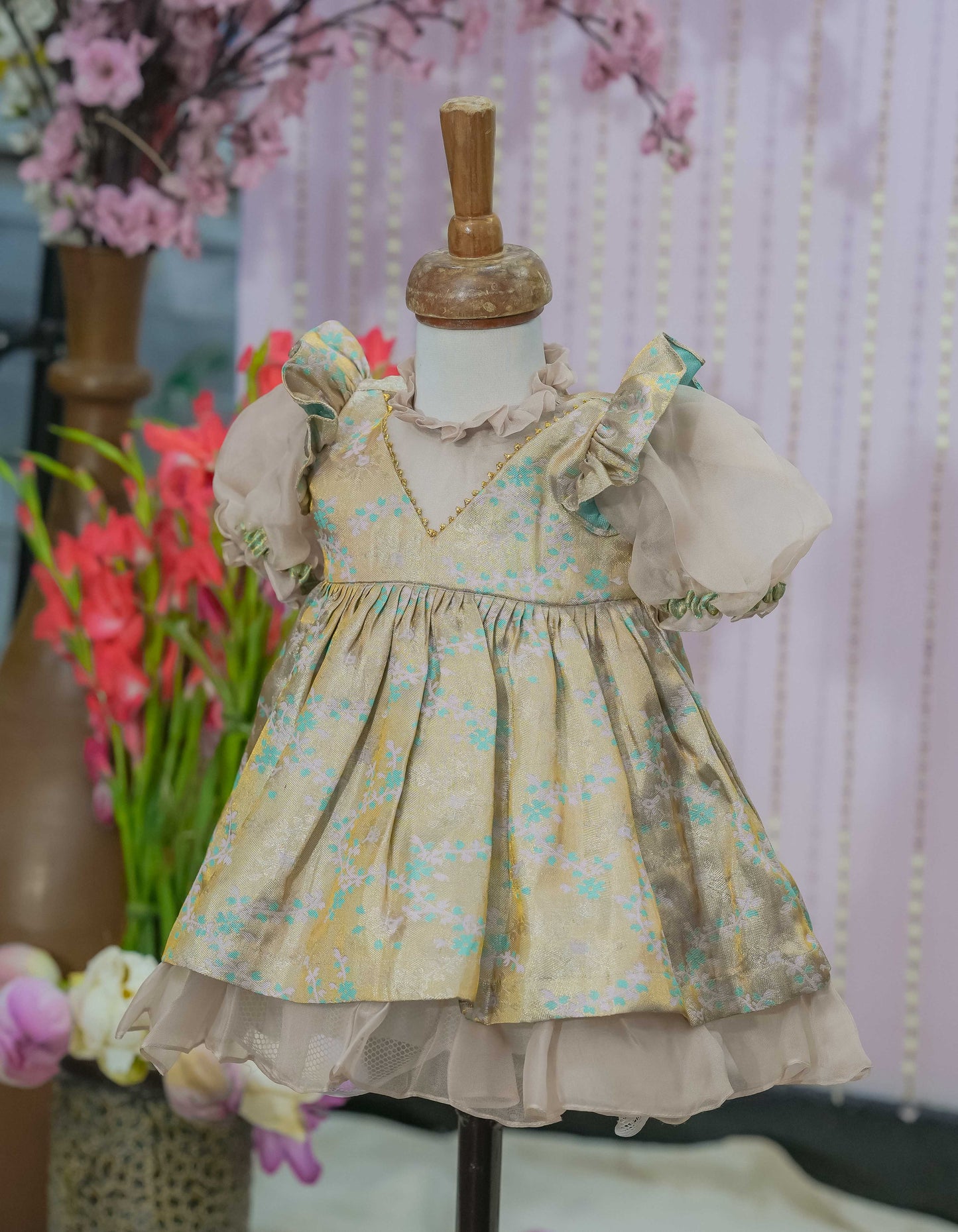 Kids girls fancy dress in brocade silk