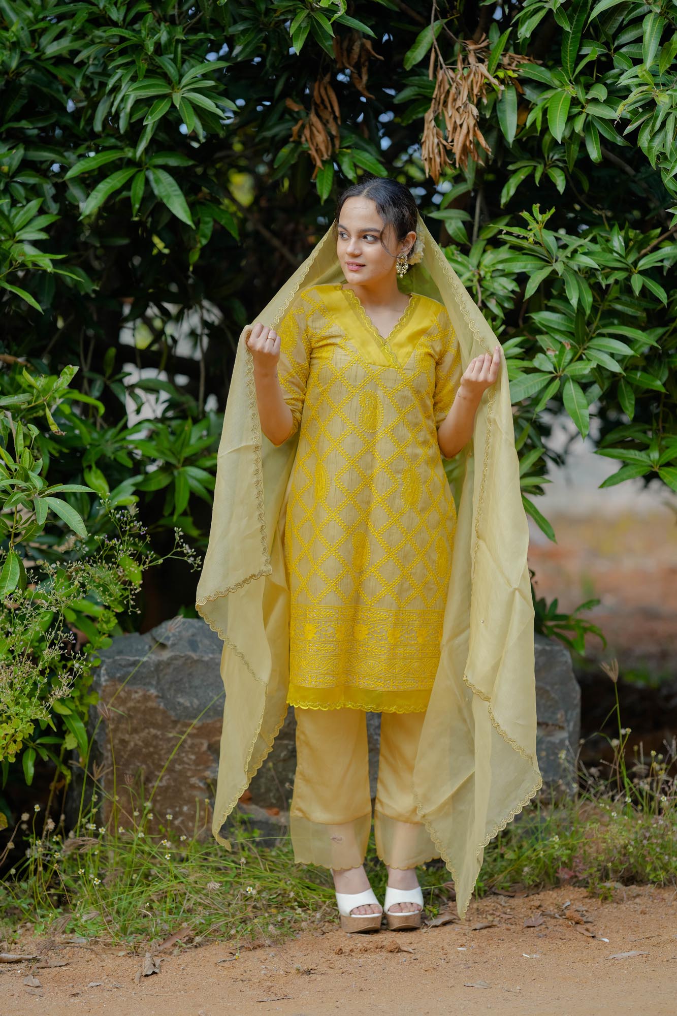 Women’s wear Chikankari kurta set with organza lace details