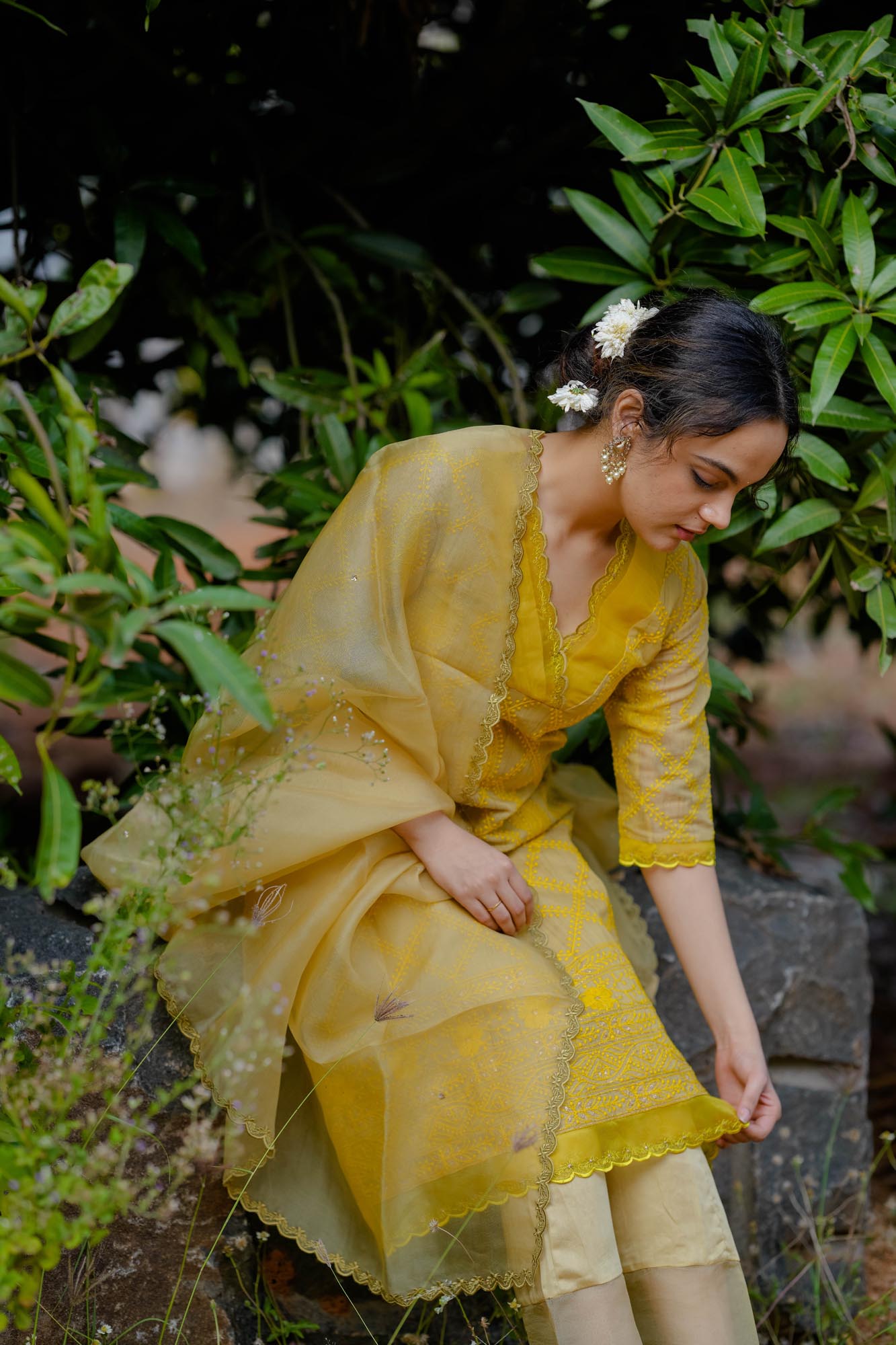 Women’s wear Chikankari kurta set with organza lace details