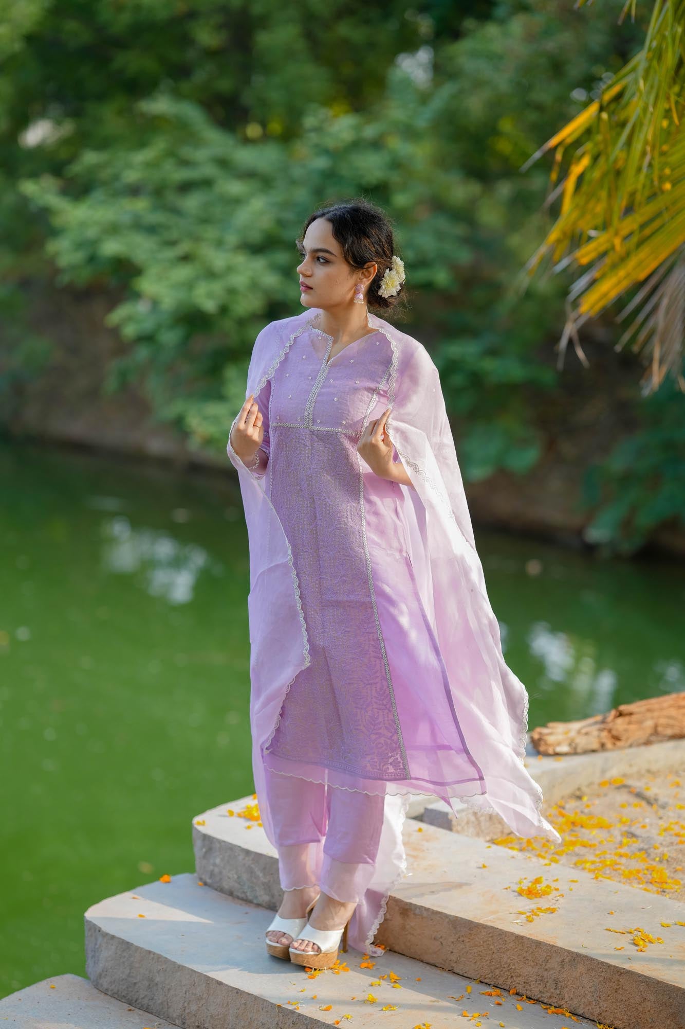 Women’s wear Embroidered lavender kurta set with lace details