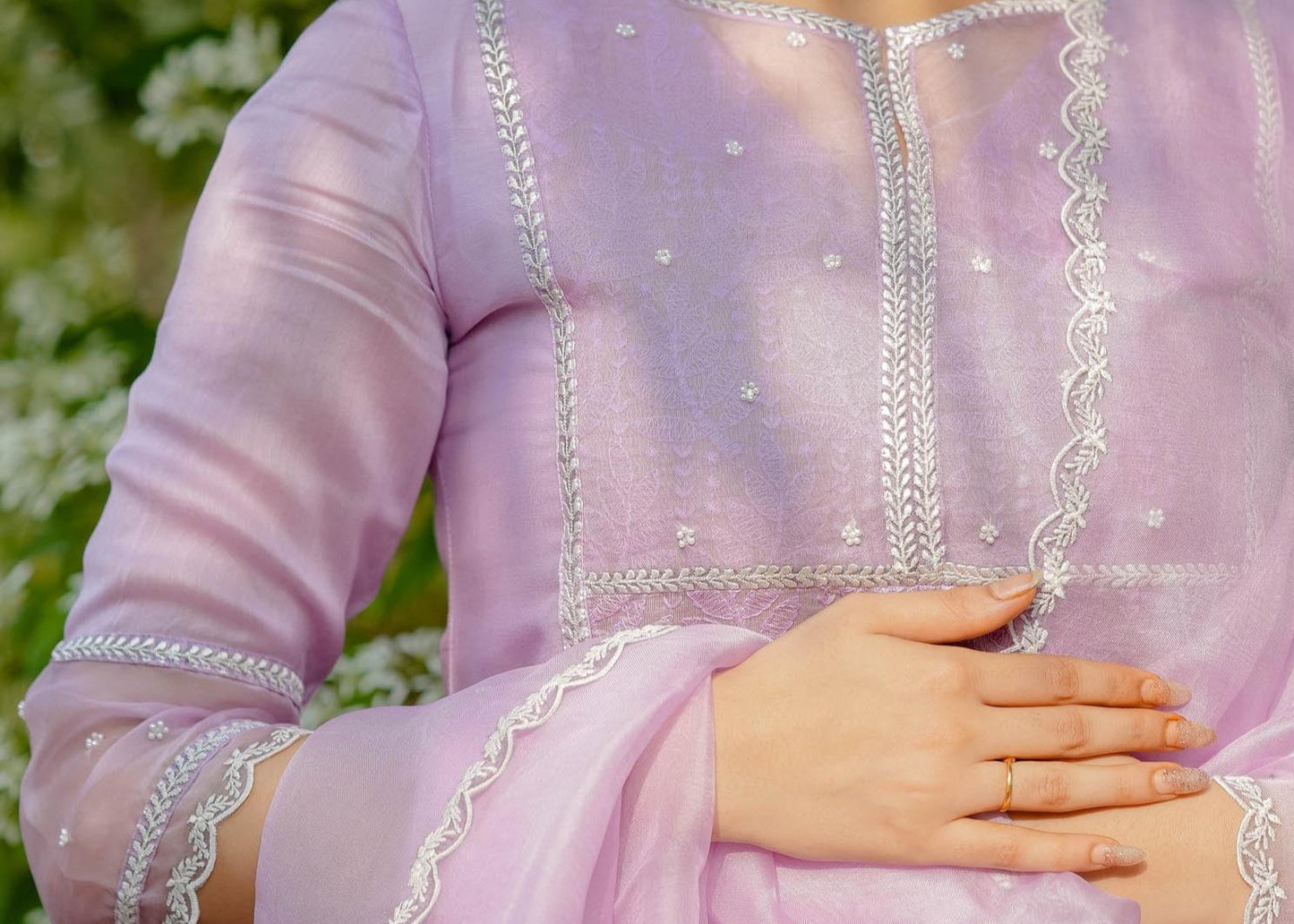 Women’s wear Embroidered lavender kurta set with lace details