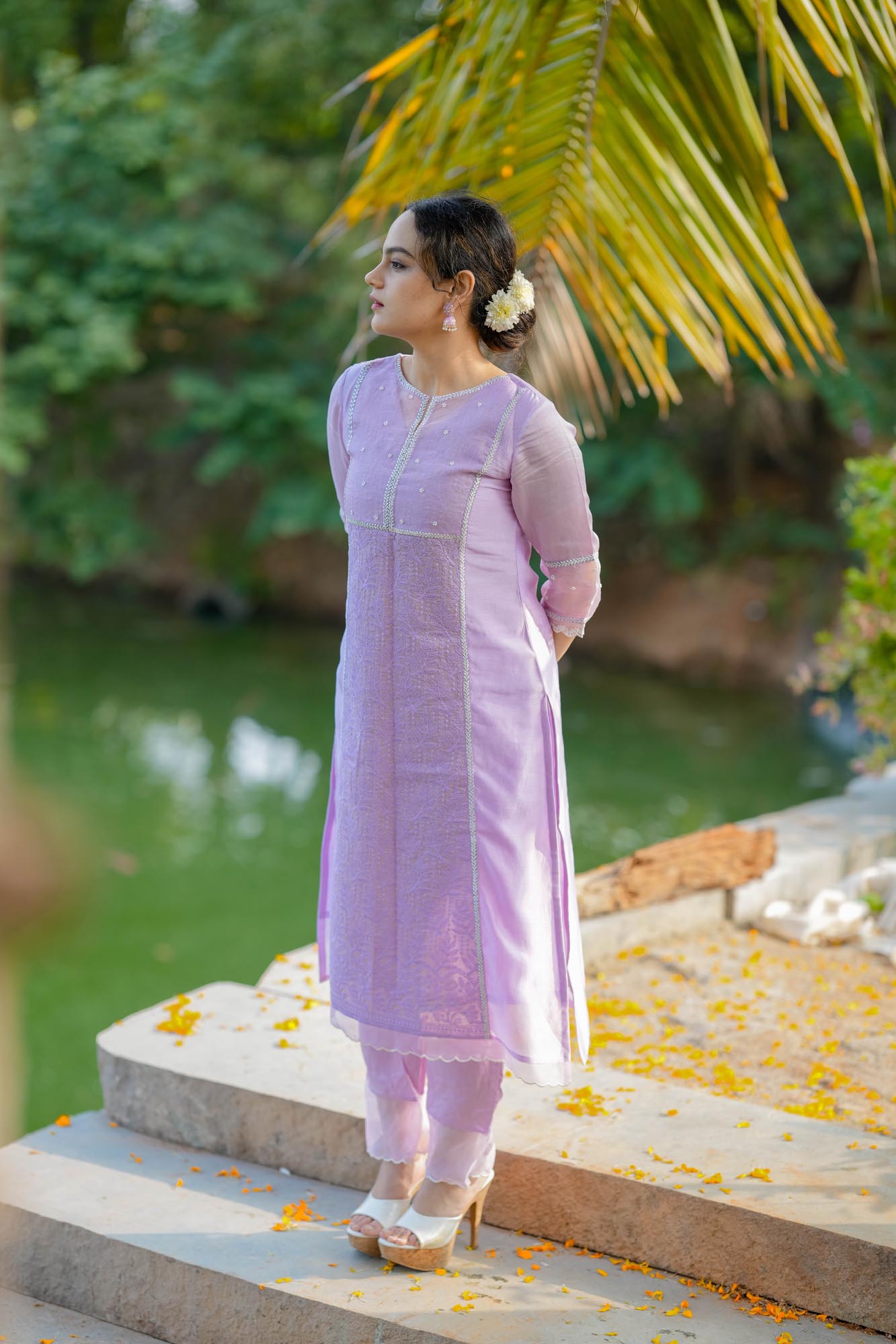 Women’s wear Embroidered lavender kurta set with lace details