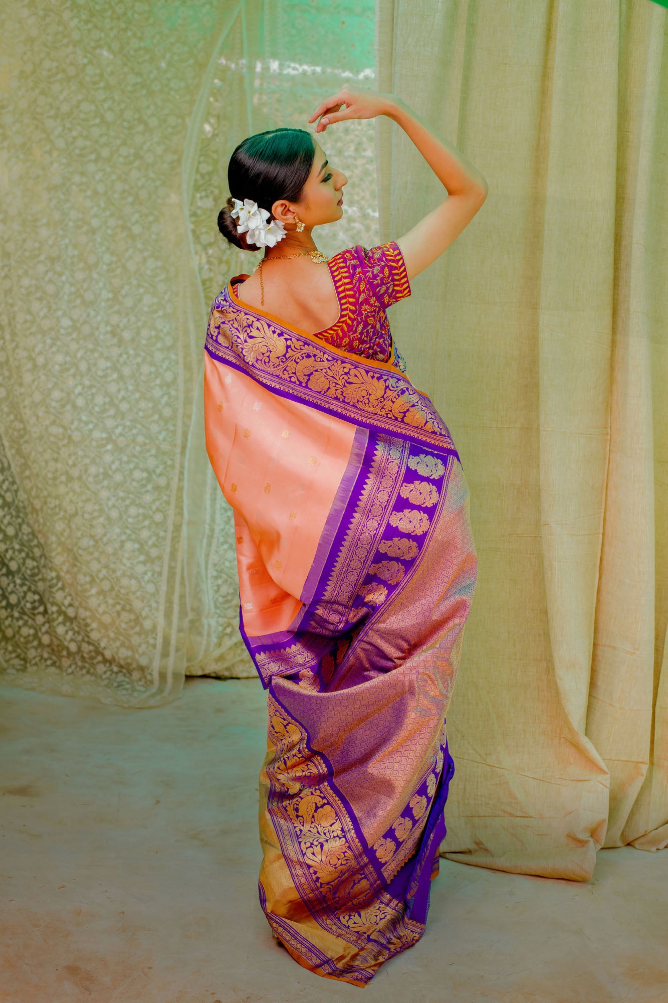 Peach & Purple Pure Silk Handloom Gadwal Saree with Kanchi Border & Butti Weaving