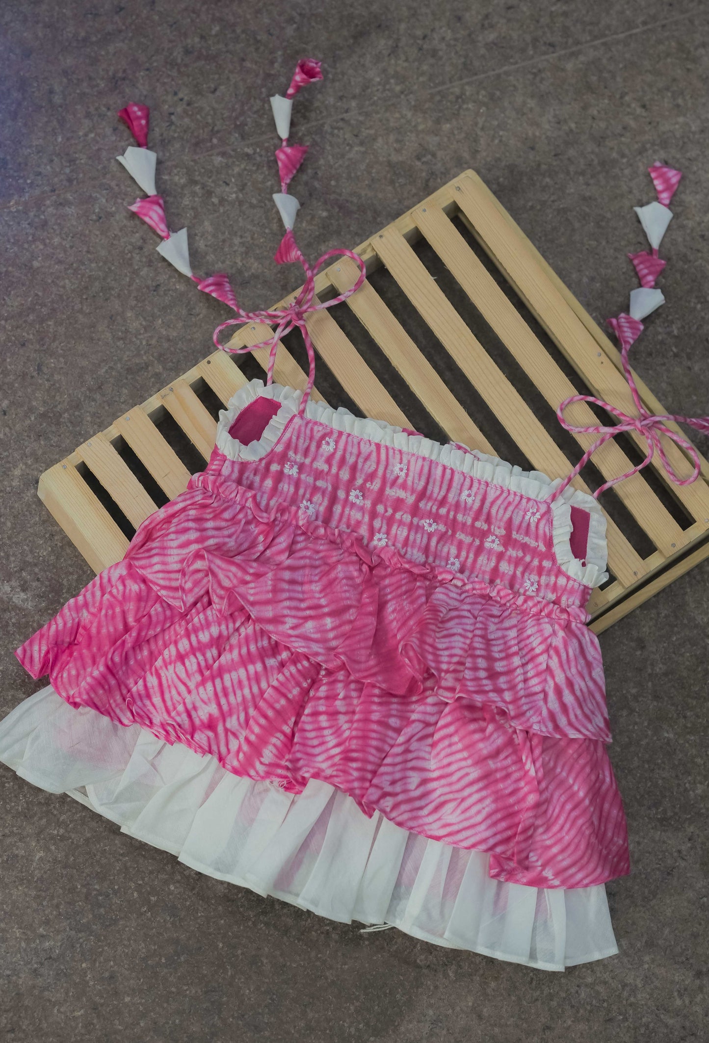 Kids girls tie up dress in pink white
